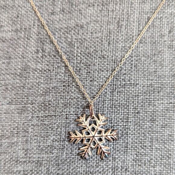 Vintage 925 Sterling Silver Delicate Dainty Unique Snowflake Pendant Necklace - Picture 3 of 5